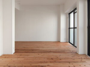 奈良県産吉野杉無垢フローリングを採用した大阪市西区の賃貸マンションの居室