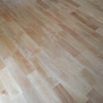 無塗装仕上げのシルバーチェリーフローリング表面のアップ写真