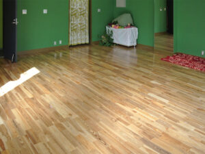 自然塗料オスモで仕上げたアッシュ無垢フローリング施工事例｜大阪府門真市ヨガスタジオ