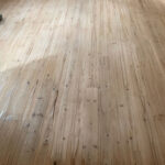 全面を研磨し明るくなった杉フローリング