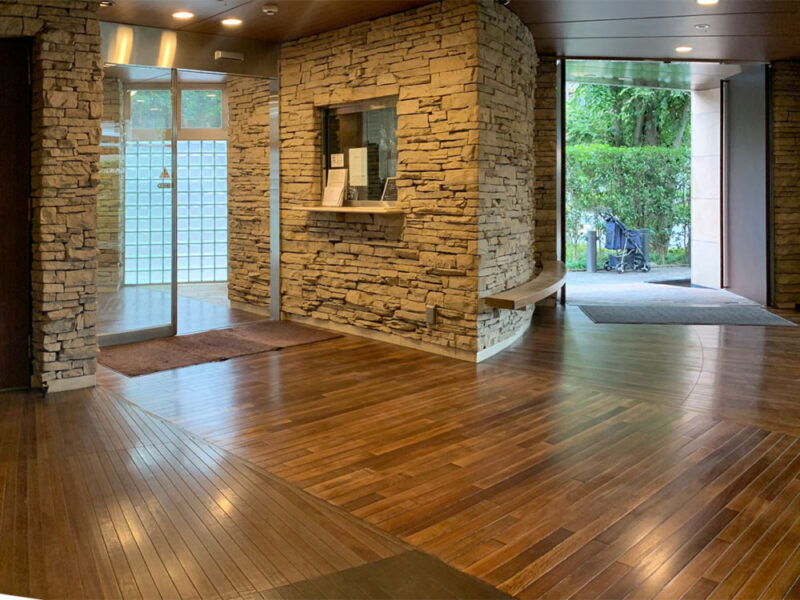 補修完了後のエントランスホール全体