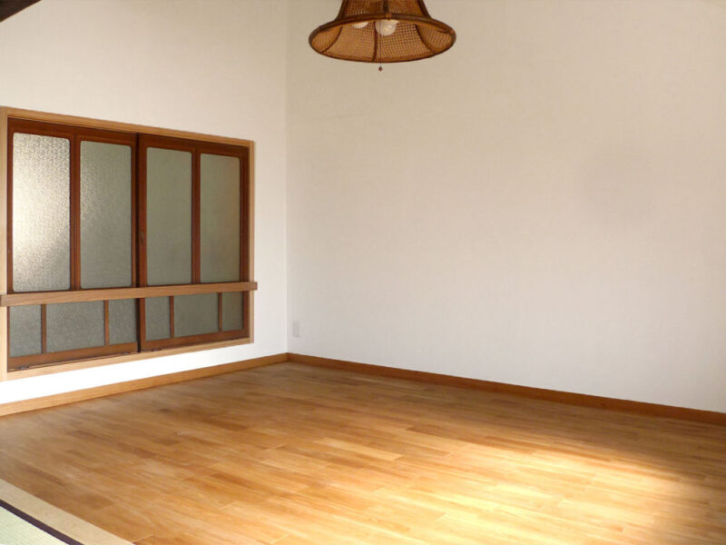 和の意匠が残る古民家に施工されたオーク無垢フローリング