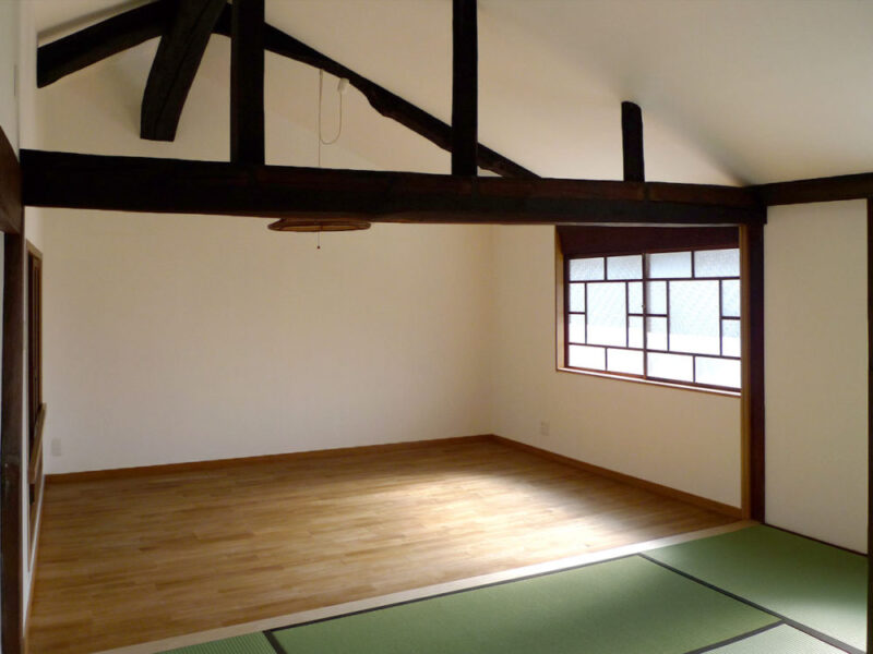 畳とオーク無垢フローリングが融合した和モダン空間