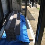 施工現場に搬入されたルチアウッド人工木デッキ材