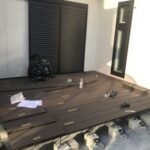人工木ルチアウッドを施工中のウッドデッキ現場