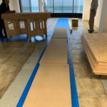 パーチクルボードや合板を搬入した施工現場