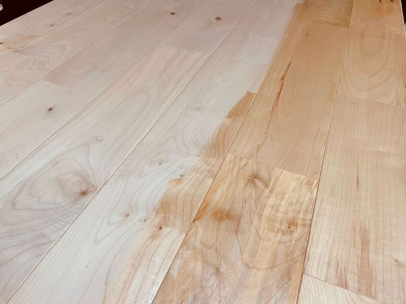 ウッドプロテクター塗布後に色味を取り戻した無垢フローリング