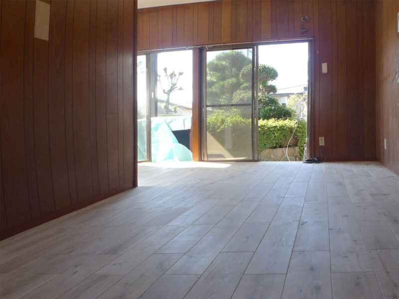 古民家の窓辺に施工されたホワイトオーク無垢フローリング