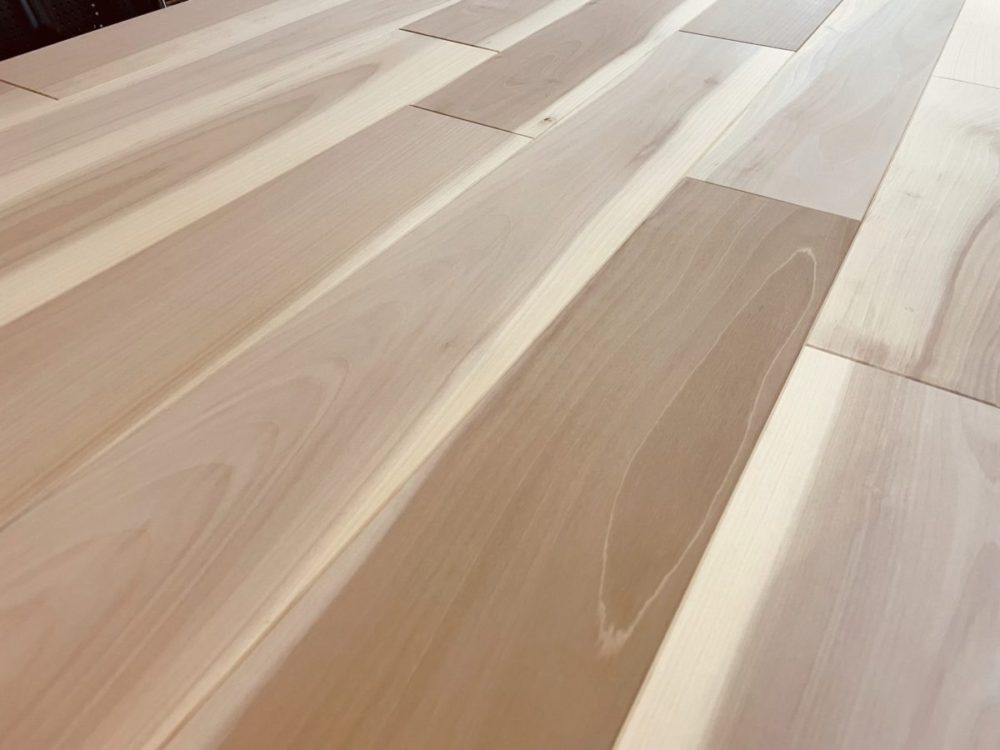 マグノリア（モクレン / 木蓮）無垢フローリング｜上品な木肌と優しい色合いが魅力の床材