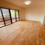 研磨で汚れが除去された床面