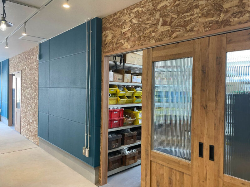 倉庫スペース横の無垢フローリング施工予定部分