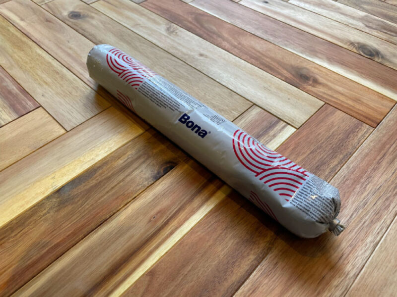 ヘリンボーン施工に使用したBona R848T接着剤のカートリッジ