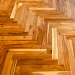 アカシア材を使った無垢フローリングの拡大ショット