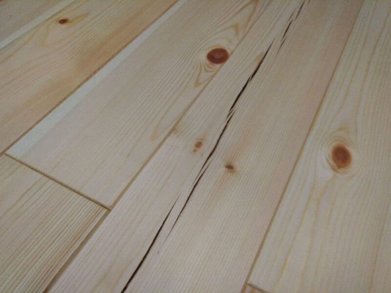 床暖房で割れが生じたノルディックパイン無垢フローリングの事例