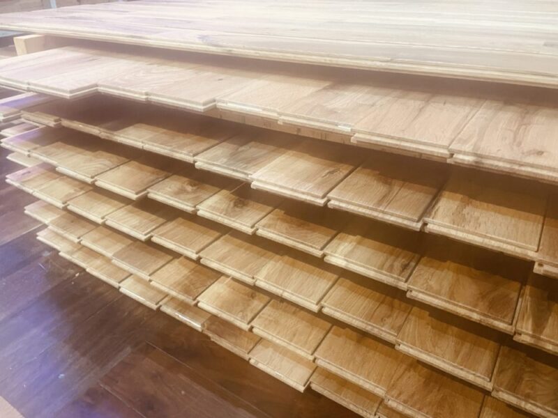 リボス クノス白木で仕上げたフローリング材のストック