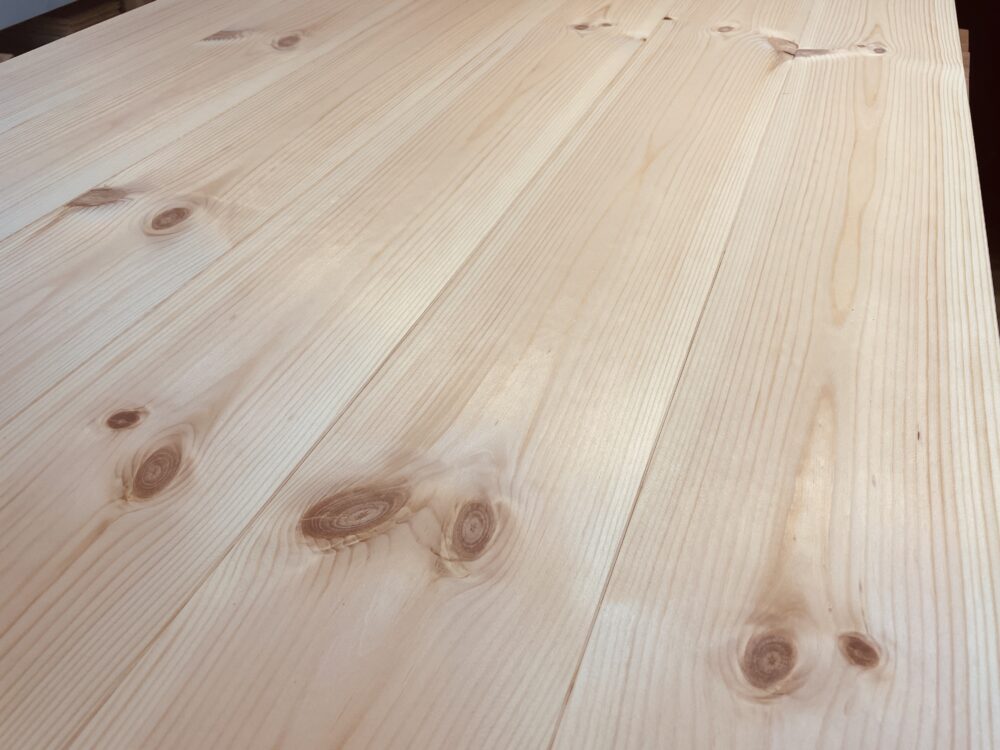 パイン無垢フローリング｜温もりと優しさを感じる人気の床材