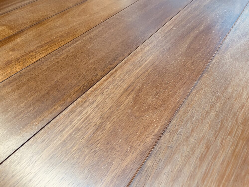 メルバウ無垢フローリング｜重厚感と耐久性を兼ね備えた東南アジアの銘木