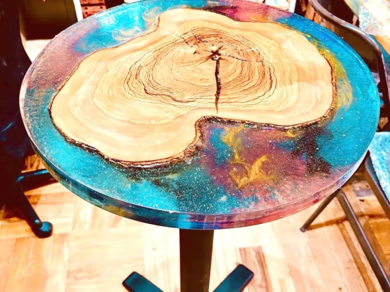 カスタムメイドの美しきレジンテーブル – あなたの空間を彩る特別な