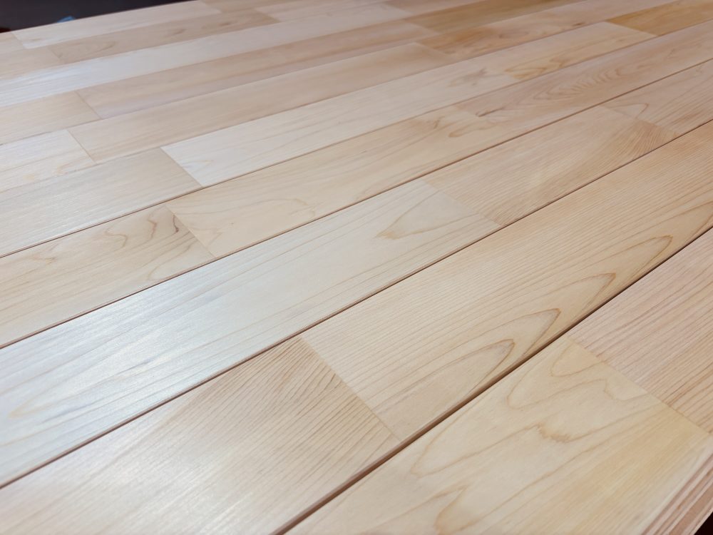 ヒバ無垢フローリング｜高い耐久性と抗菌性を備えた日本の良材