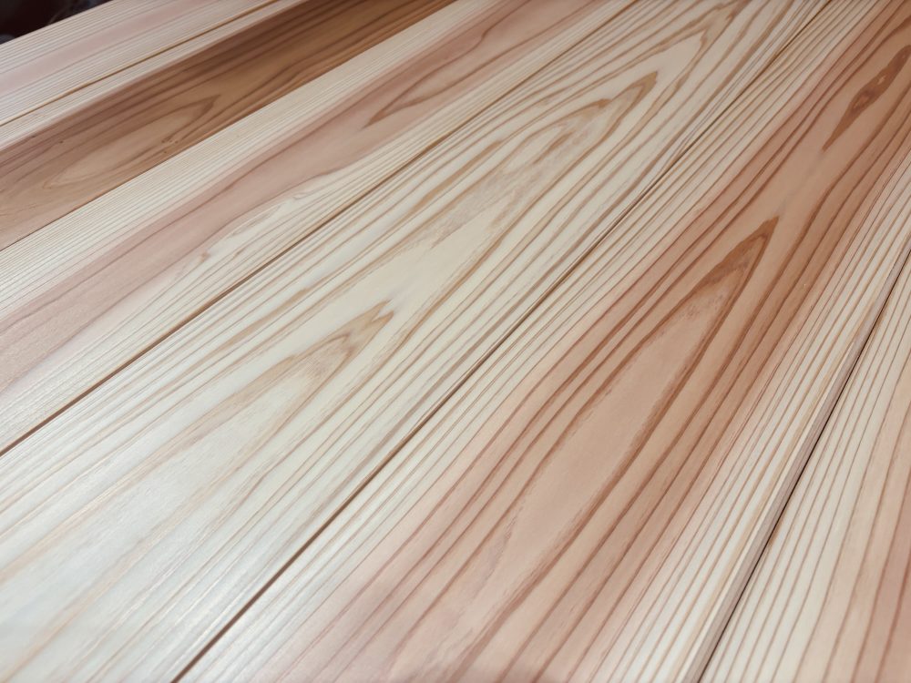 スギ無垢フローリング｜日本の伝統材が持つ柔らかな肌触りと香りの魅力