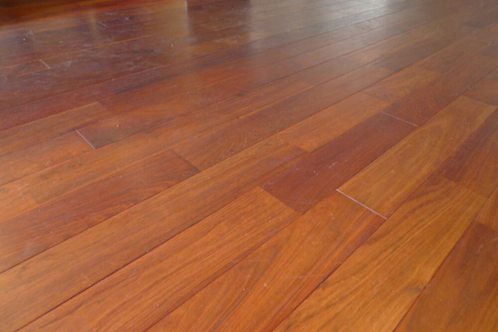 花梨（カリン）無垢フローリング｜重厚感と光沢が魅力の高級銘木フローリング