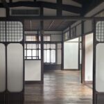 古民家の客室に広がるヒノキ無垢フローリング