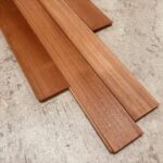 複数枚並べたセランガンバツ無垢フローリング材