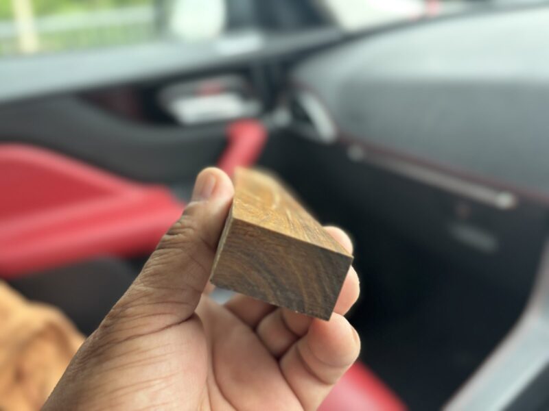 リグナムバイタ木材の断面と美しい杢目