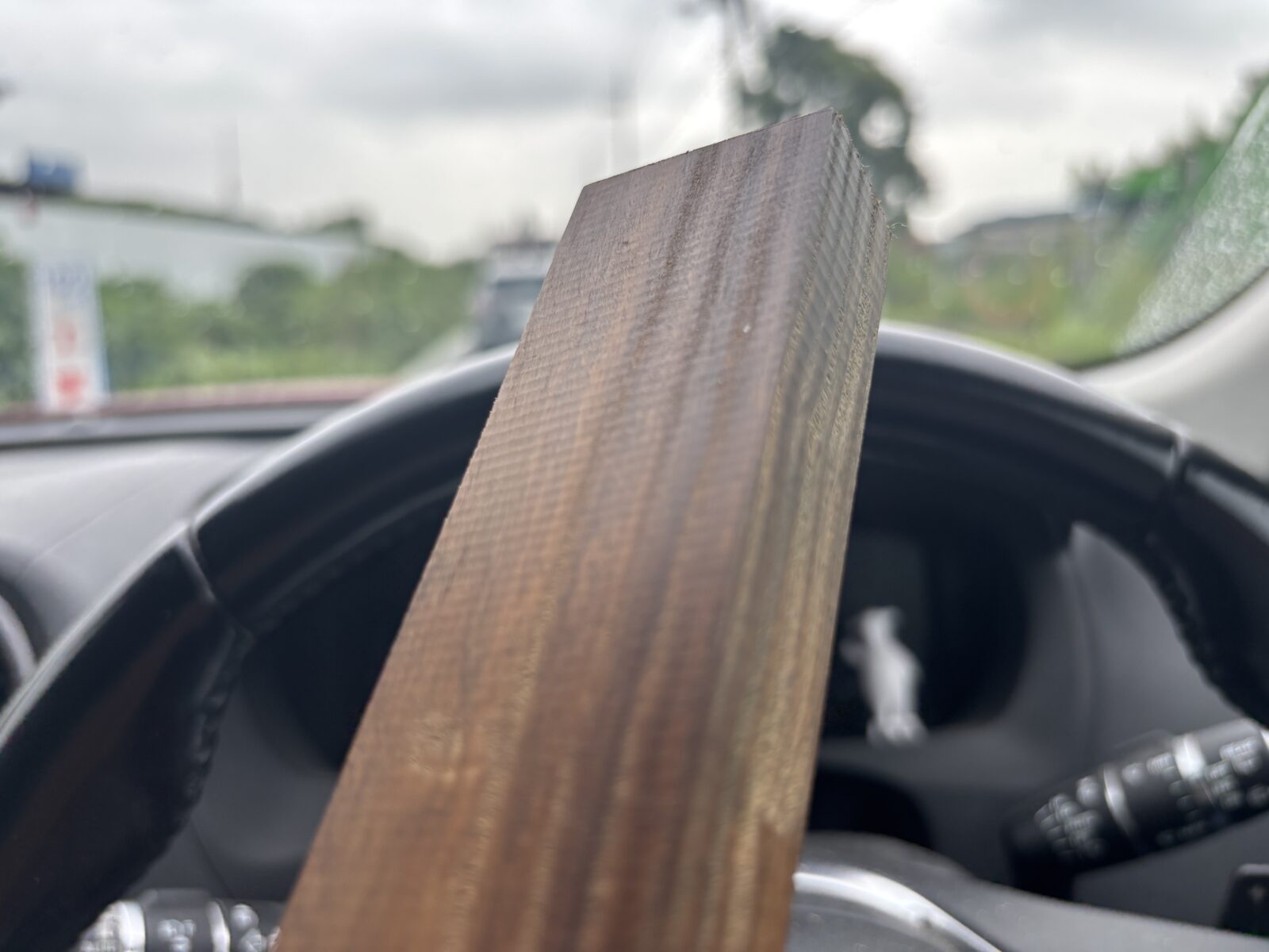 リグナムバイタの杢目と滑らかな質感