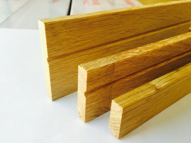 国産無垢材で製作したジャストカット巾木の断面形状と木目