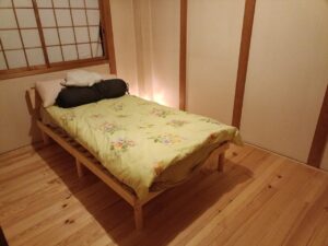 大阪府施工事例 ボルドーパイン無垢フローリング 寝室 クリアオイル仕上げ