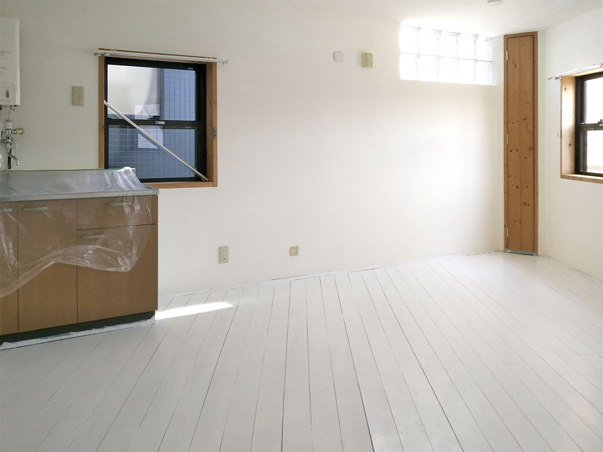 杉 無垢フローリング 白塗装 リビング床の再生仕上がり